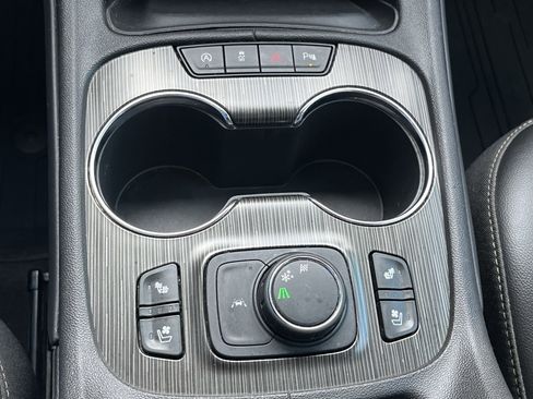 Used 2023 GMC Acadia SLT w/ Technology Package image 13