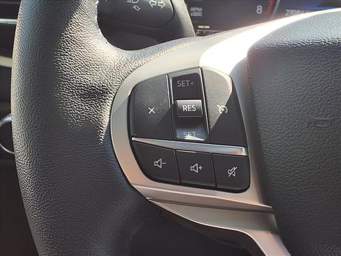 Used 2022 Ford Explorer XLT w/ Equipment Group 202A image 12