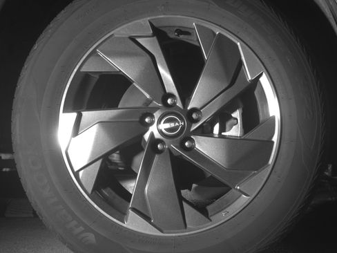Used 2025 Nissan Rogue SV AWD/4WD image 13