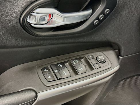 Used 2022 Jeep Cherokee Limited w/ Elite Package AWD/4WD image 15