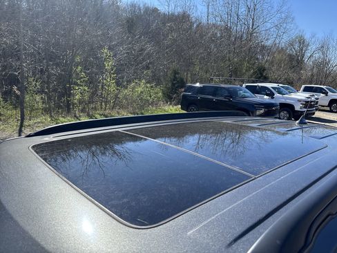 Used 2018 Ford Explorer XLT w/ Equipment Group 202A image 21