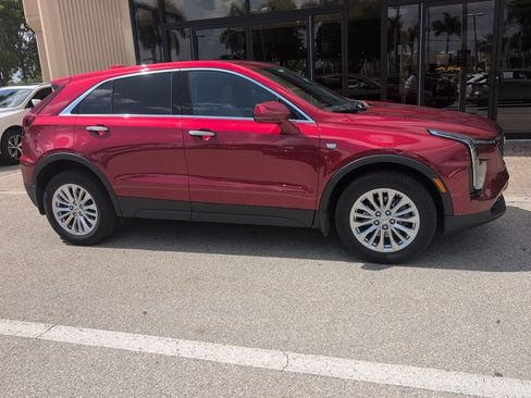 Used 2024 Cadillac XT4 Luxury FWD image 5