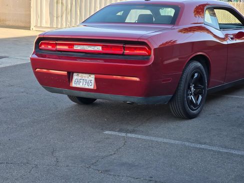 Used 2009 Dodge Challenger SE RWD image 4