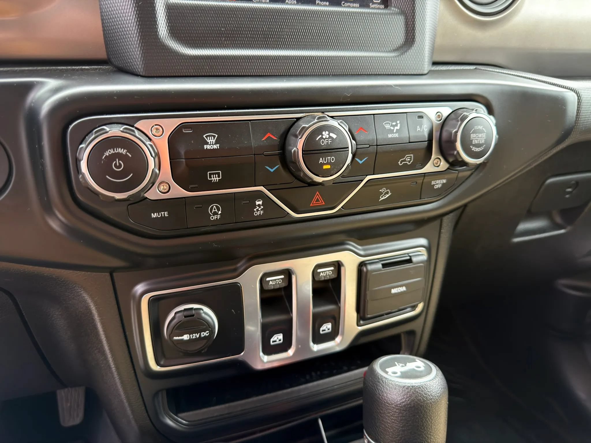 Used 2019 Jeep Wrangler Sport AWD/4WD image 25