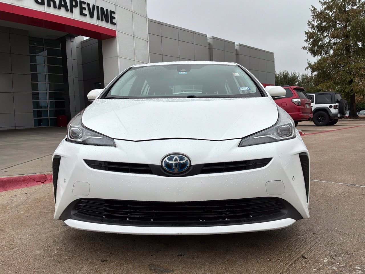 Used 2021 Toyota Prius LE FWD image 3