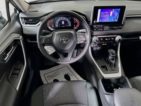 Used 2025 Toyota RAV4 XLE AWD/4WD image 18