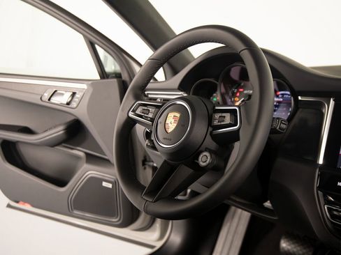 New 2026 Porsche Macan GTS image 31
