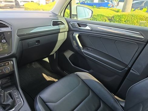 Used 2018 Volkswagen Tiguan SEL Premium AWD/4WD image 11