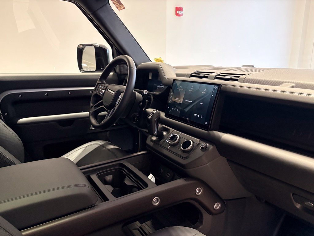 Used 2024 Land Rover Defender 110 X AWD/4WD image 29