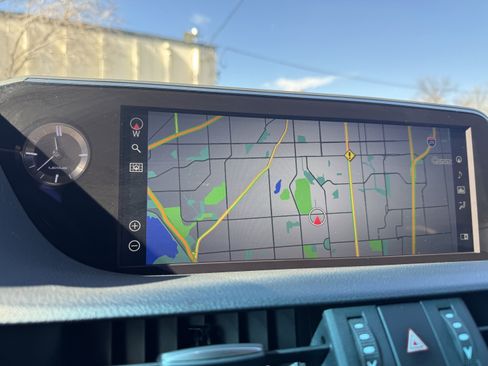 Used 2020 Lexus ES 300h w/ Premium Package image 25