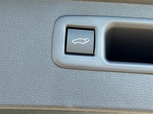 New 2025 Toyota Highlander XLE image 19