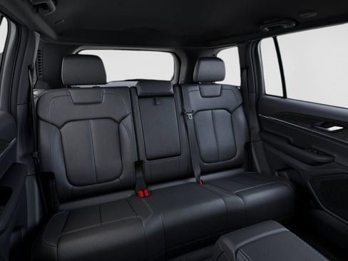 New 2025 Jeep Grand Cherokee Limited w/ MOPAR Finishing Package AWD/4WD image 15