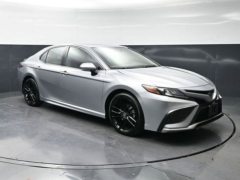 Used 2024 Toyota Camry XSE FWD image 3