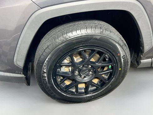 Used 2022 Toyota RAV4 LE FWD image 13