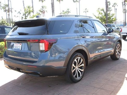 Used 2025 Ford Explorer ST-Line w/ Premium Package image 4