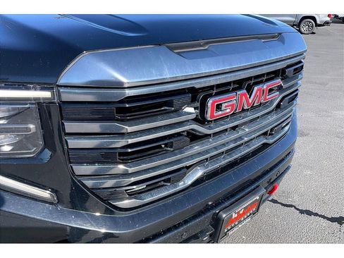 Used 2022 GMC Sierra 1500 AT4 w/ Technology Package AWD/4WD image 30