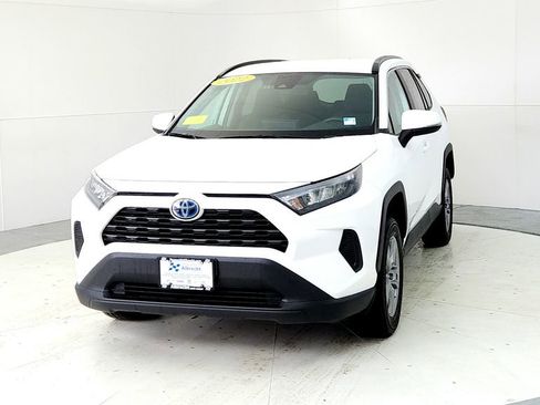 Used 2022 Toyota RAV4 LE AWD/4WD image 2