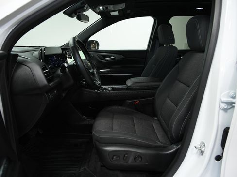 Used 2025 Chevrolet Traverse LT w/ Sun and Wheel Package AWD/4WD image 24