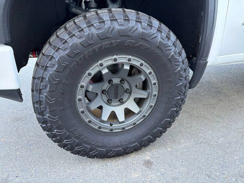 Used 2021 GMC Sierra 1500 AT4 w/ AT4 Value Package AWD/4WD image 4