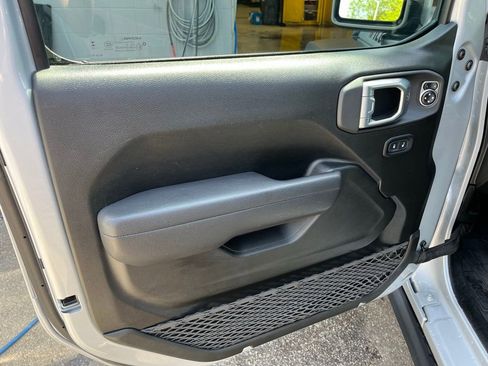 Used 2024 Jeep Wrangler Unlimited Sport AWD/4WD image 10