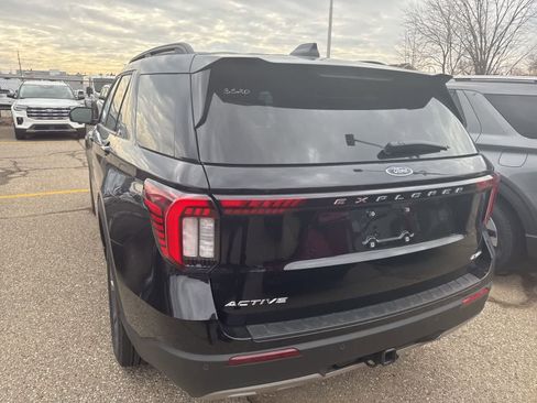 New 2026 Ford Explorer Active w/ Active Comfort Package image 7