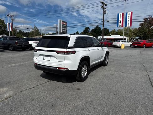 Used 2022 Jeep Grand Cherokee Laredo w/ Luxury Tech Group I image 3