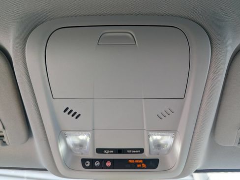 Used 2022 Chevrolet Blazer LT FWD image 25