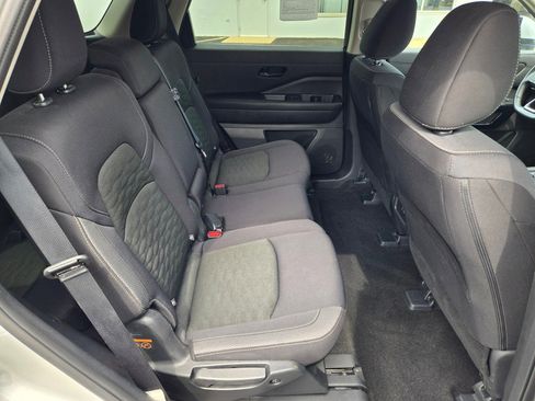 Used 2025 Nissan Pathfinder SV AWD/4WD image 11