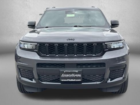 Used 2023 Jeep Grand Cherokee L Laredo AWD/4WD image 2