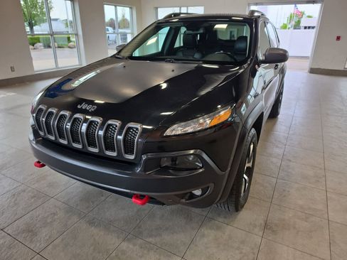 Used 2016 Jeep Cherokee Trailhawk AWD/4WD image 2