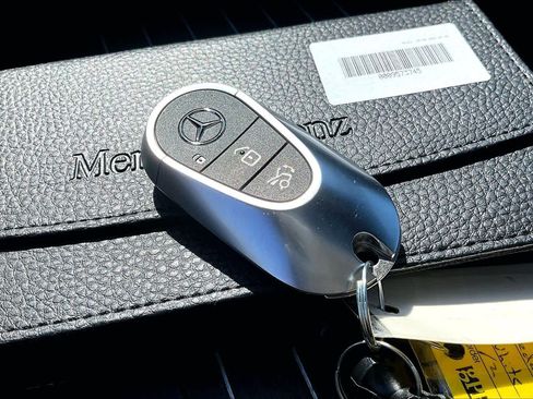 Used 2025 Mercedes-Benz E 350 4MATIC Sedan image 15