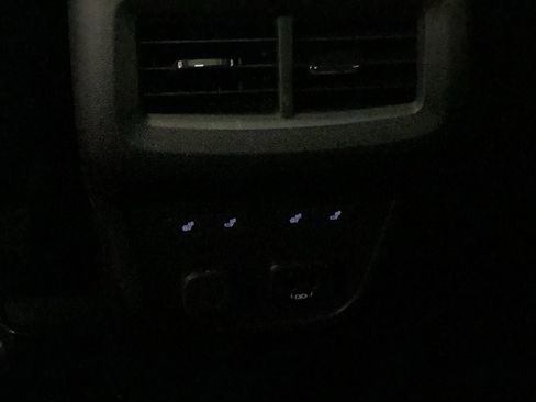 Used 2018 Chevrolet Equinox Premier image 14