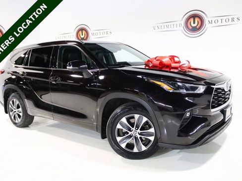 Used 2021 Toyota Highlander XLE image 1