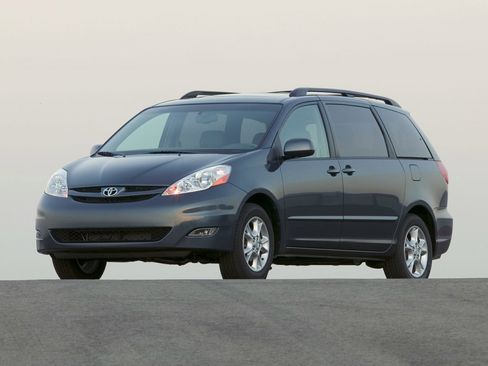 Used 2007 Toyota Sienna XLE image 1