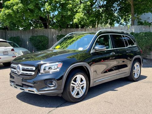 Used 2021 Mercedes-Benz GLB 250 4MATIC image 2