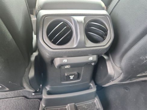 Used 2022 Jeep Wrangler Unlimited Rubicon w/ Trailer Tow Package image 21