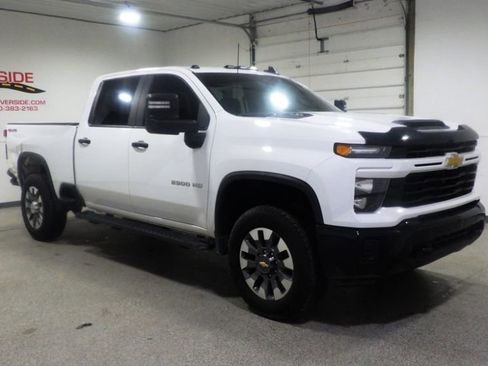 Used 2025 Chevrolet Silverado 2500 Custom w/ Custom Value Package AWD/4WD image 5