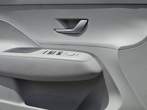 Certified 2024 Hyundai Kona SEL w/ Convenience Package FWD image 17