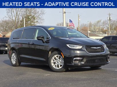 Used 2023 Chrysler Pacifica Touring-L