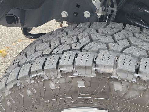 Used 2025 Ford F350 Platinum w/ FX4 Off-Road Package AWD/4WD image 13