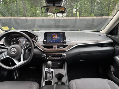 Used 2025 Nissan Altima 2.5 SV FWD image 28