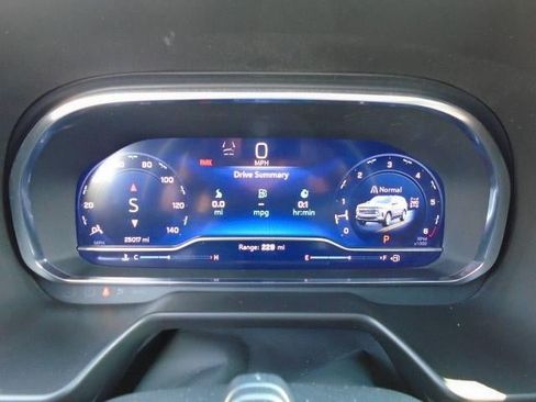 Certified 2024 Chevrolet Suburban High Country w/ Advanced Technology Package AWD/4WD image 7
