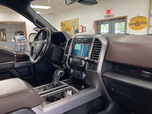 Used 2016 Ford F150 Platinum w/ Equipment Group 701A Luxury AWD/4WD image 21