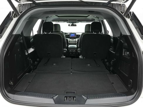 Used 2021 Ford Explorer XLT w/ Equipment Group 202A AWD/4WD image 24