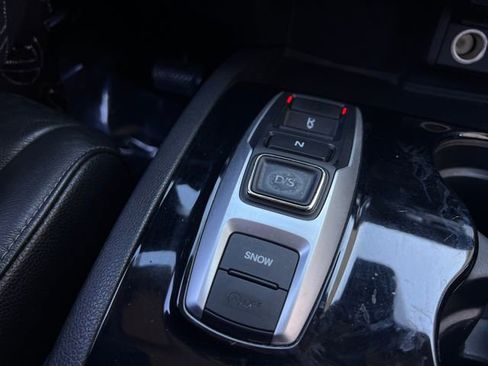 Used 2016 Honda Pilot Touring image 25