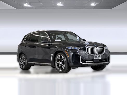 Used 2026 BMW X5 xDrive50e w/ Parking Assistance Package AWD/4WD image 7