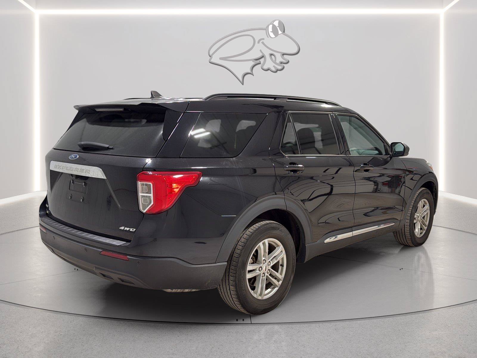 Used 2023 Ford Explorer XLT AWD/4WD image 5
