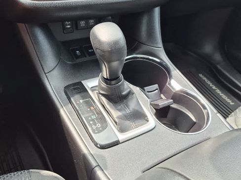 Used 2017 Toyota Highlander LE FWD image 16