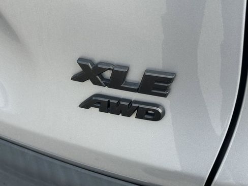 Used 2021 Toyota RAV4 XLE AWD/4WD image 10