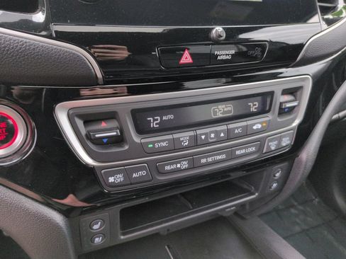 Used 2025 Honda Passport Black Edition image 17